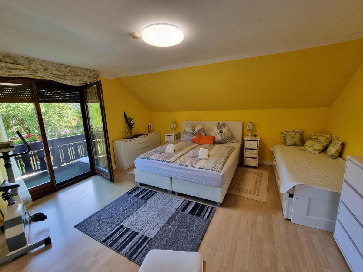 Haus Flora - Ferienwohnung Bodensdorf Eksteriør billede